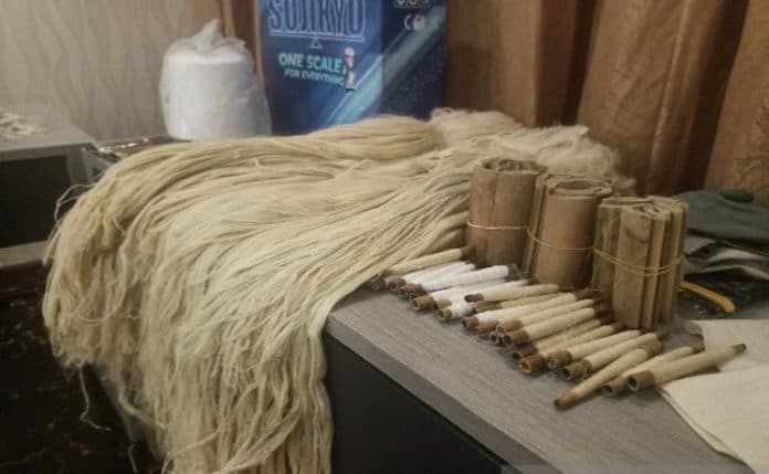 dekranasda_taput_kembangkan_benang_tenun_dari_serat_nanas