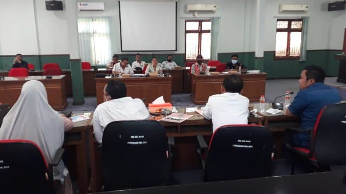diberhentikan_sepihak_juru_parkir_ngadu_ke_dprd_siantar