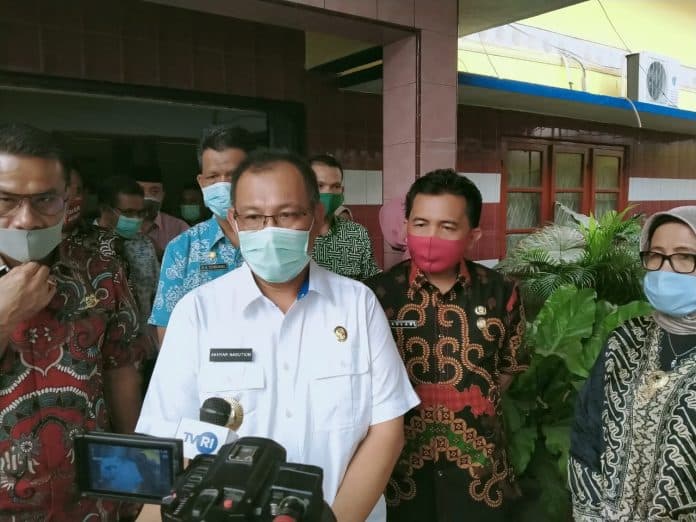 didukung_pks_dan_demokrat_akhyar_enggan_tanggapi_dukungan_partainya