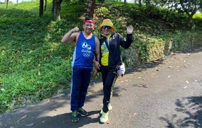 dikabarkan_terkena_virus_korona_mendagri_tito_dan_isteri_kompak_jogging_di_minggu_pagi