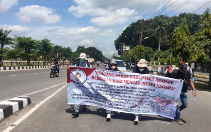 dimulai_dari_kantor_bupati_asahan_nakes_non_asn_jalan_kaki_ke_istana_presiden