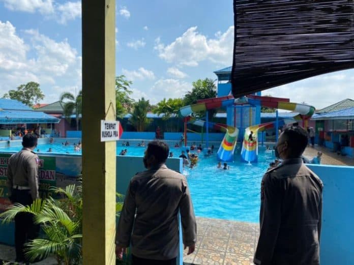 dipadati_ribuan_pengunjung_dua_lokasi_kolam_renang_di_patumbak_ditutup_sementara