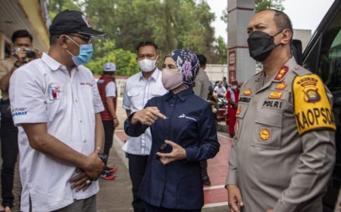 direksi_pertamina_tinjau_kondisi_pasokan_dan_pelayanan_bbm_di_daerah