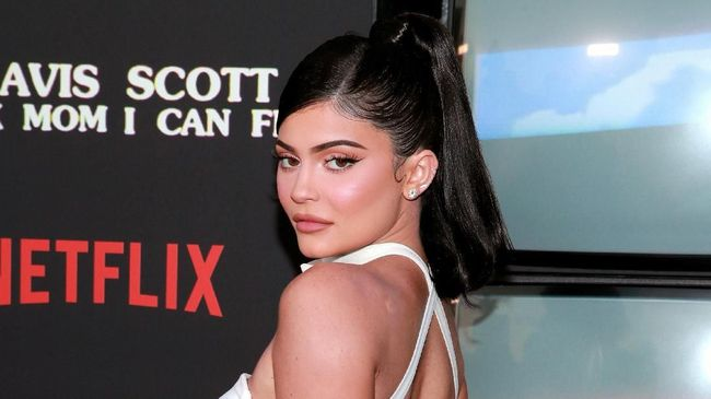 dituduh_berbohong_forbes_cabut_gelar_miliarder_kylie_jenner