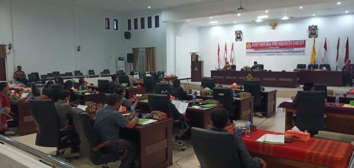 dprd_samosir_sampaikan_60_poin_rekomendasi_atas_lkpj_bupati_ta_2020
