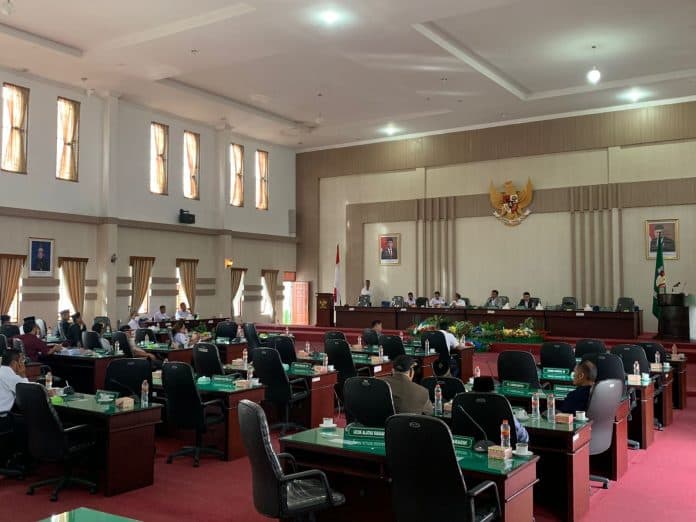 dprd_tidak_kuorum_paripurna_nota_jawaban_bupati_simalungun_diskors