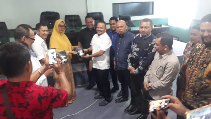 dprk_aceh_bawa_kopi_untuk_dprd_siantar_bintar_saragih_pariwisata_khas_siantar_itu_nggak_ada