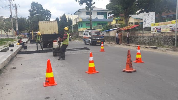 dua_pria_tewas_kecelakaan_di_depan_smp_2_siantar_pemko_pasang_polisi_tidur