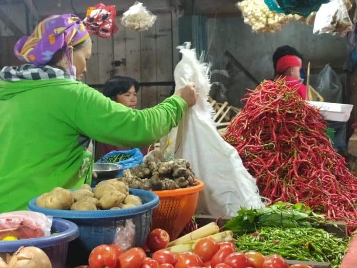 emak_emak_minta_ampun_harga_bahan_pokok_semakin_mahal_jelang_akhir_tahun_di_siantar