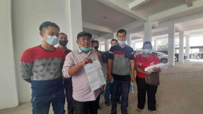 geruduk_kejari_simalungun_puluhan_warga_tanyakan_laporan_dugaan_korupsi_pangulu_nagori_pardomuan_bandar