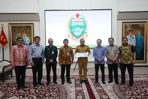 gubernur_sumut_terima_uang_baru_bernomor_seri_tanggal_kelahiran