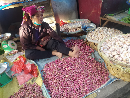 harga_bawang_merah_naik_sedangkan_bawang_putih_turun_di_siantar