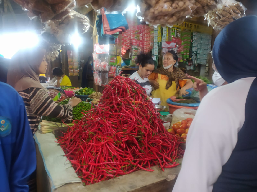 harga_cabai_merah_bikin_menjerit_tembus_rp110_ribukg_di_pasar_dwikora_siantar