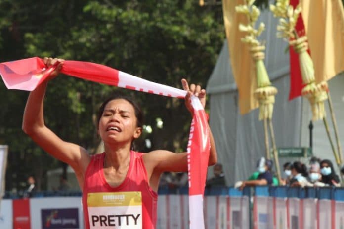 hebat_pelari_putri_asal_taput_juarai_elite_race_borobudur_marathon_2020