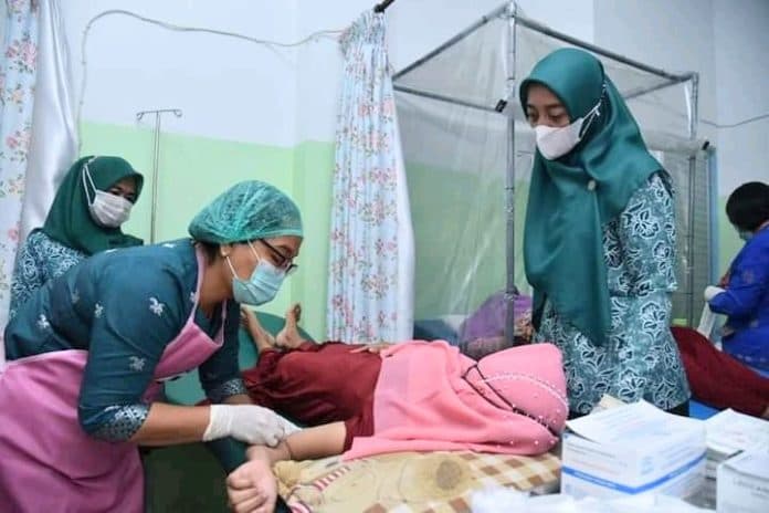 istri_bupati_batu_bara_dua_anak_cukup_sehat_dan_keluarga_lebih_berkualitas
