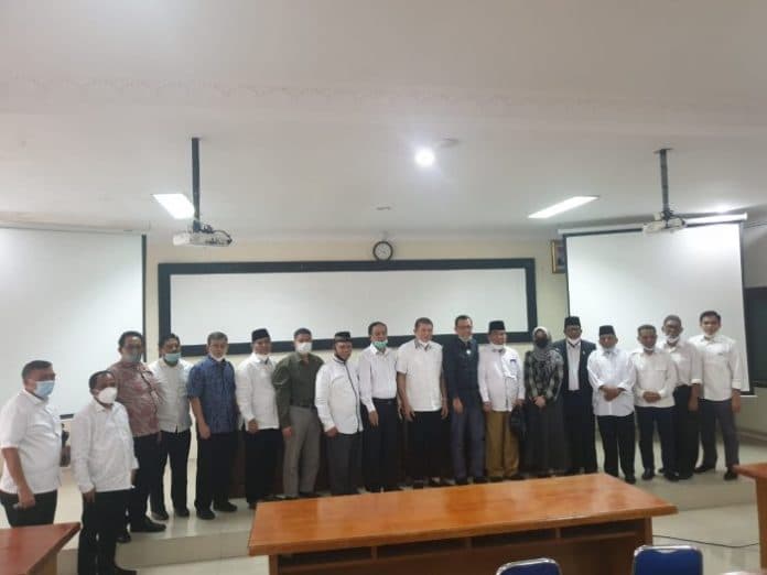 jadi_ketua_pembina_yayasan_uisu_harry_lontung_siregar_silaturahmi_dengan_lldikti_wilayah_i