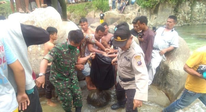 jasad_aliya_yang_hanyut_di_pantai_salju_akhirnya_ditemukan