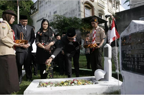 jelang_hut_kota_medan_bobby_nasution_ziarah_dan_tabur_bunga_di_makam_pahlawan