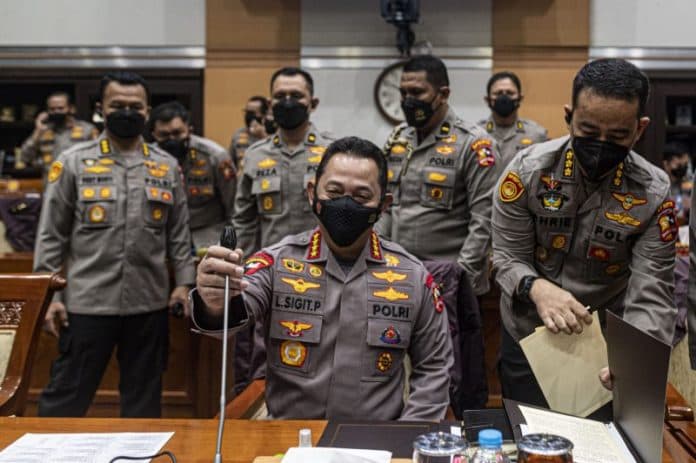 jika_kapolri_terima_pengunduran_diri_ferdy_sambo_dapat_uang_pensiun
