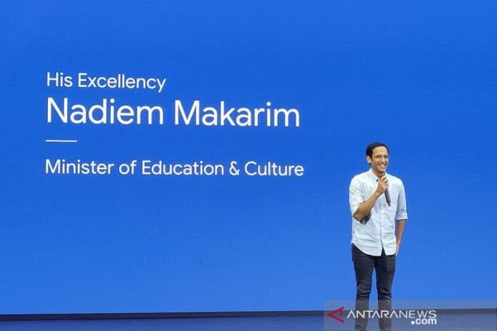 jokowi_ingin_nadiem_ubah_kurikulum_juga_cara_belajar_siswa