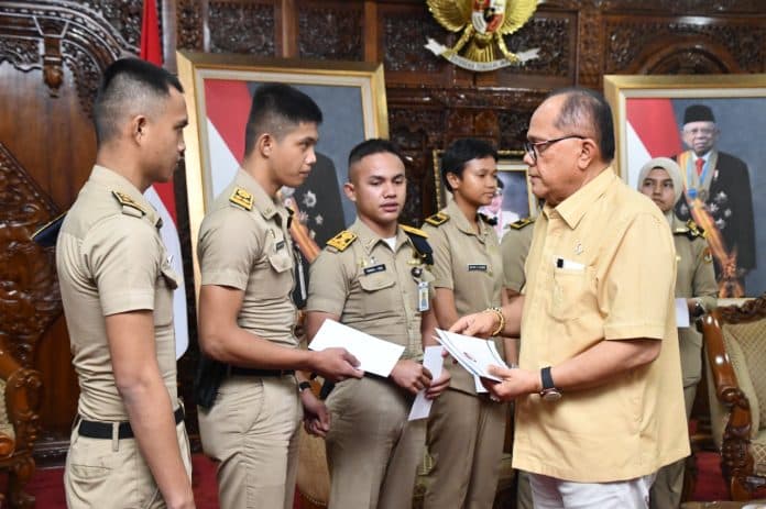 junimart_girsang_ajak_praja_ipdn_asal_dairi_bangun_kampung_halaman
