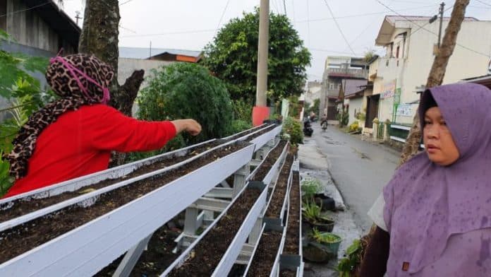 kabaharkam_dukung_petani_medan_kembangkan_bank_sampah