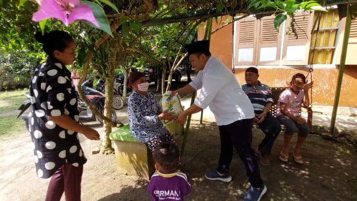 kadin_batu_bara_setiap_senin_dan_kamis_bantu_warga_miskin
