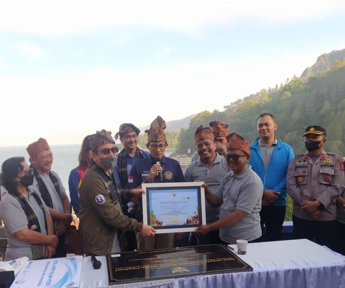kampung_warna_warni_tigarihit_masuk_50_desa_wisata_terbaik_2022_sandiaga_uno_selamat