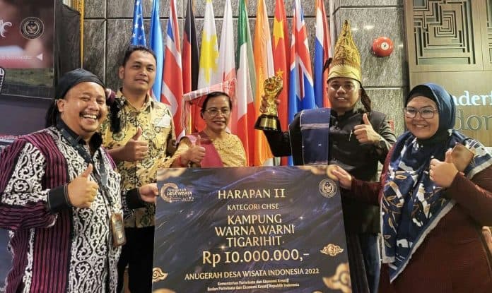 kampung_warna_warni_tigarihit_parapat_berhasil_raih_anugerah_desa_wisata_indonesia_2022