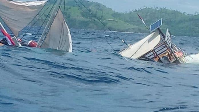 kapal_nelayan_pecah_dan_tenggelam_disambar_petir_di_bangka