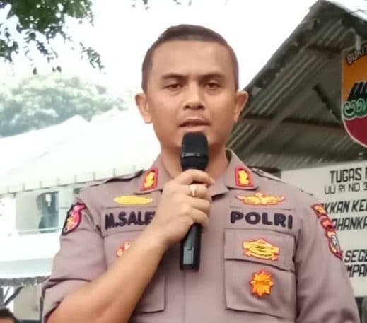 kapolres_samosir_dimutasi_saat_dikonfirmasi_melambaikan_tangan