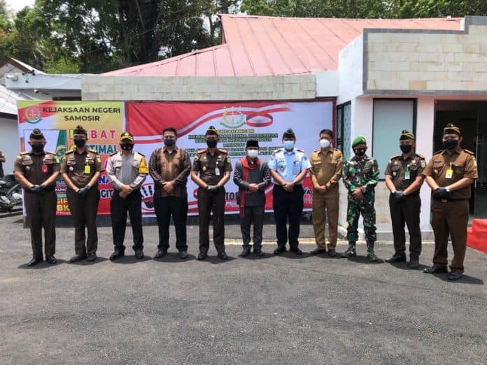kejari_samosir_canangkan_zona_integritas_menuju_wbk_dan_wbbm