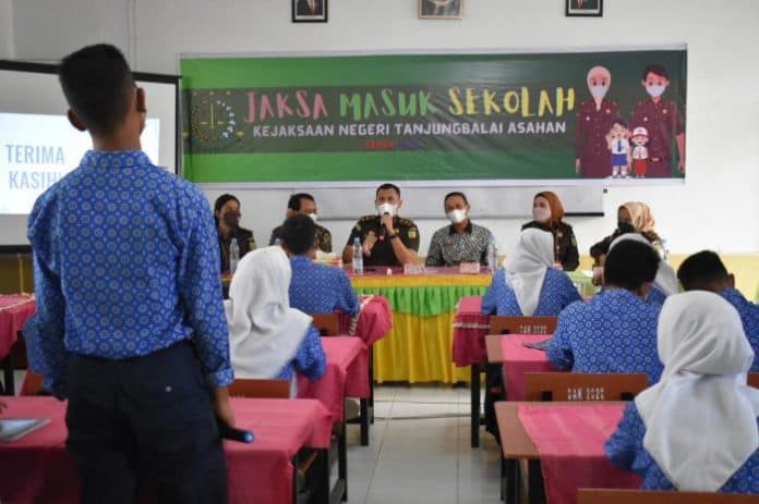 kejari_tba_ajak_pelajar_kenali_bahaya_narkoba_dan_cyber_bullying