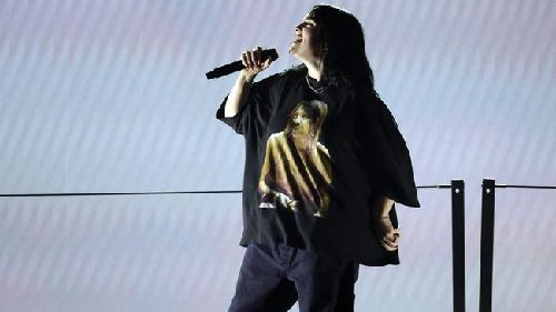 kenang_taylor_hawkins_billie_eilish_tampil_mengharukan_di_grammy_awards_2022