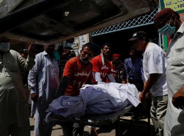 kotak_hitam_ditemukan_korban_tewas_kecelakaan_pesawat_pakistan_jadi_97_orang