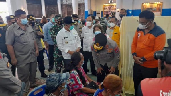lansia_divaksinasi_di_sultan_agung_siantar_kapoldasu_bilang_begini
