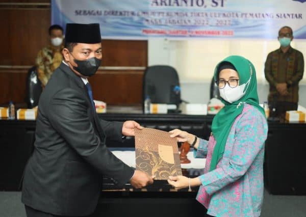 lantik_dirum_perumda_tirta_uli_wali_kota_siantar_roket_saja_bisa_naik_ke_angkasa