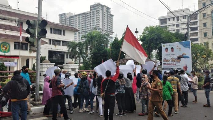 lapor_ke_dprd_puluhan_warga_medan_deli_minta_perekrutan_kepling_diulang