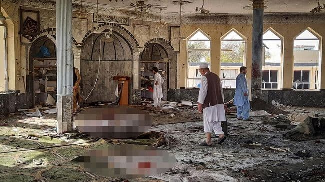 ledakan_dahsyat_di_masjid_afghanistan_saat_salat_jumat_tewaskan_33_orang