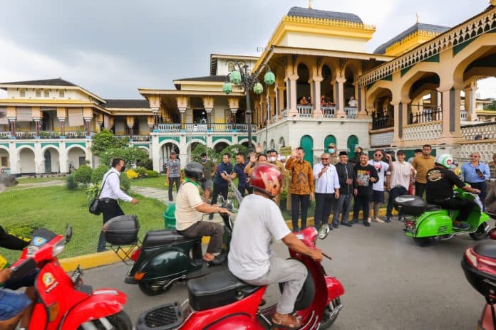 lepas_peserta_vespa_world_days_2022_wagub_minta_promosikan_wisata_sumut_di_bali