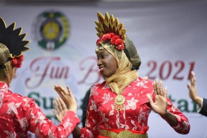 mahasiswa_internasional_usu_program_summer_course_pelajari_kebudayaan_di_medan