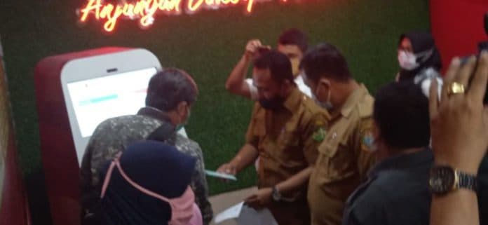 mulai_hari_ini_warga_medan_cetak_sendiri_ktp_kk_hingga_akte_kelahiran