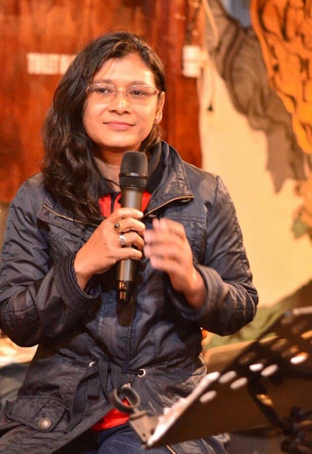 nancy_meinanta_brahmana_seniman_yang_berkecimpun_dipengobatan_spiritual