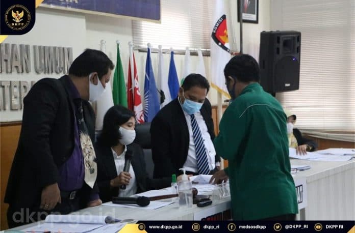 nasib_ketua_bawaslu_siantar_menunggu_putusan_dkpp_ternyata_ini_masalahnya