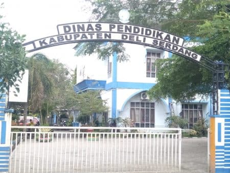 oknum_kepsek_monopoli_belanja_barang_di_korwilcam_pendidikan_tanjung_morawa