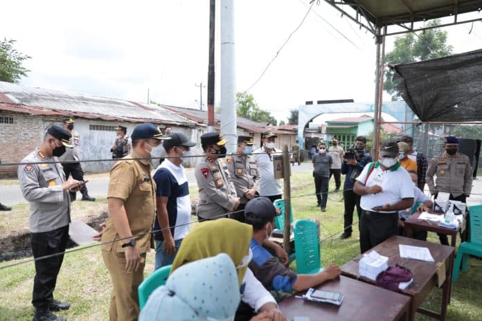 pastikan_keamanan_kapolda_sumut_tinjau_pelaksanaan_pilkades_serentak