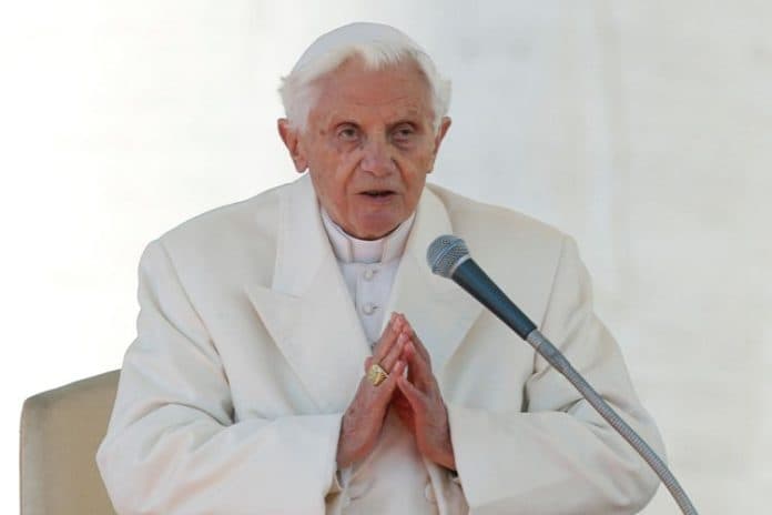 paus_benediktus_xvi_sakit_parah
