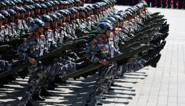 pawai_militer_dan_pamerkan_senjata_terbaru_digelar_korut