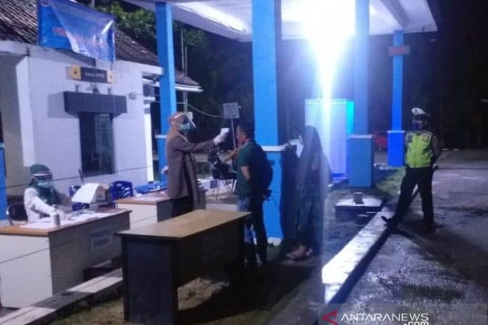 pemeriksaan_kesehatan_di_perbatasan_aceh_sumut_diperketat