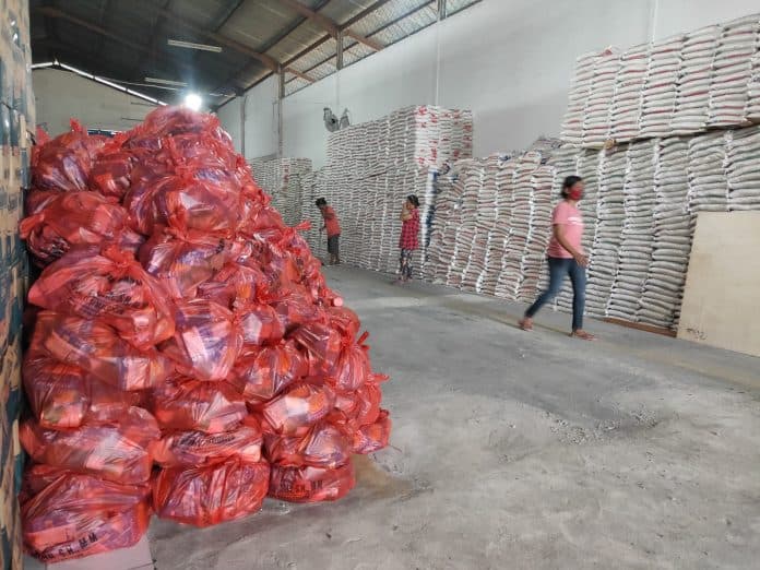 pemkab_simalungun_salurkan_3063_paket_sembako_sekda_jika_ada_yang_belum_dapat_segera_melapor